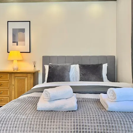 Centre 2bed For 5 Guests 2 Minutes From High Street Апартамент