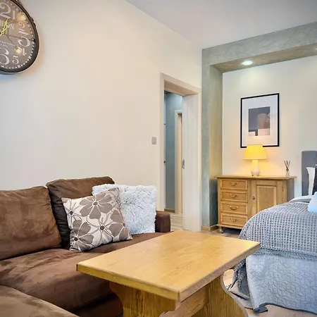 Апартамент Centre 2bed For 5 Guests 2 Minutes From High Street