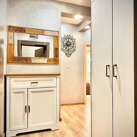 Centre 2bed For 5 Guests 2 Minutes From High Street Апартамент *