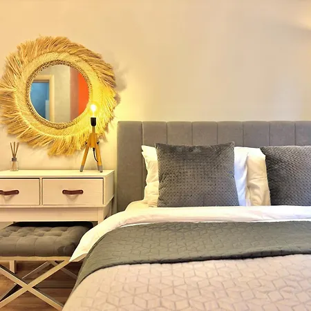 Centre 2bed For 5 Guests 2 Minutes From High Street Апартамент *